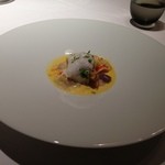 エクアトゥール - ★7前菜　蟹のラビオリとホッキ貝、あさり、タイラガイ、オマールエビの軽いナージュ仕立て