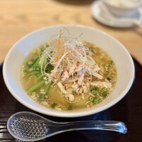 中国料理 柚子 - 蒸し鶏とたっぷり葱の湯麺