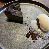 Bistro NOHGA  - 抹茶のバスク風チーズケーキとミルクソルベ