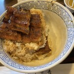 しげ吉 - ご飯の中のうなぎ現る‼️