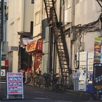 インド料理 スワガット - 駅前の横断歩道から