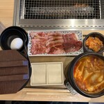 焼肉食堂まんぷく 川口道合店 - 3種盛りスンドゥブ定食♪