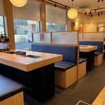 焼肉食堂まんぷく - お店内観。