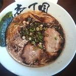 壱丁目ラーメン - 【黒マー油とんこつ】マー油が苦手な俺は舐めてたが、流石は壱丁目 これもウマイ！