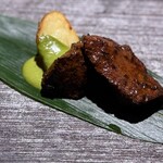 ペルー料理 bepocah - 牛ハツのグリル ブラックミントのワカタイソース