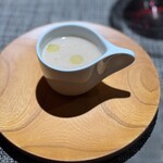 ペルー料理 bepocah - カナリオ豆と親鶏でとった出汁のスープ