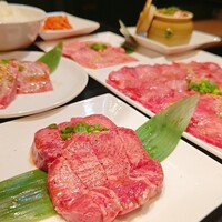 老舗精肉店直送 千種焼肉 飛騨牛の奴隷 千種店 - 特製厚切りタン塩