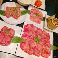 老舗精肉店直送 千種焼肉 飛騨牛の奴隷 千種店 - 特製生タン（右下）