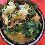 家系総本山 吉村家 - チャーシュー麺中盛ほうれん草野菜畑固め濃いめ多め