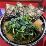 家系総本山 吉村家 - チャーシュー麺中盛ほうれん草固め濃いめ多め