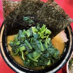 家系総本山 吉村家 - チャーシュー麺中盛ほうれん草固め濃いめ多め