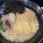 menya 787 - 薫香背脂魚貝潮1130円