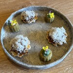 restaurant KAM﻿ - ①飴色玉ねぎタルト グリーンオリーブのマドレーヌ