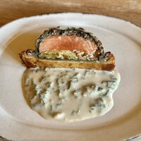 restaurant KAM﻿ - ⑨ニジマスとジャガイモのパイ包み焼き 白ワインと海苔のソース