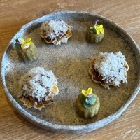 restaurant KAM﻿ - ①飴色玉ねぎタルト グリーンオリーブのマドレーヌ