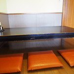 とんかつあさくら - 奥に6人座り座敷×２