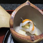 天雅 - 筍の容器の中はスミイカとたけのこが。