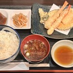 とまつ - 天ぷら（ご飯大盛り）（¥1,400+¥100）（税込）