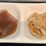 とまつ - くず餅、小鉢（切り干し大根の煮物）