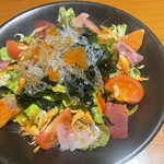 花の舞 - はなの舞6種の海鮮サラダ(赤じそ和風ノンオイルドレッシング)