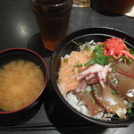 串だおれ - 海鮮丼￥500-