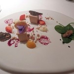 エクアトゥール - 【2014年3月:】前菜
      オマールとリードヴォーのポアレ、カリフラワーとオレンジ、生姜のコンフィ添え
      オマール海老の泡のソース