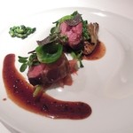 エクアトゥール - 【2014年3月】お肉
      長野県産イノシシ肩ロースのロティ、トリュフとハチミツ、フェネグリークのソース