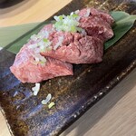 ホルモン焼肉 肉の大山 - 