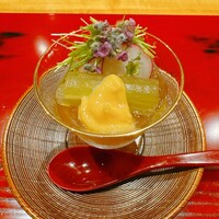 おおたに - 帆立貝柱の燻製と鉄皮の煮凝り蕗、芽葱とラディ
                    ッシュに柚子味噌を乗せて