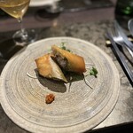 O2 - 鰆の春巻き　ライムピクルス