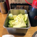 串かつ でんがな - お通しキャベツ（お代わり有料なりました）