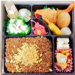 津多屋 - 二色そぼろ幕の内弁当