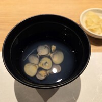 鮨やすぞう。 - 着席するなり提供されたのが、この蜆の澄まし汁。