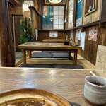 早本 - 孤独のグルメ感ある　座敷は12名　テーブルもある