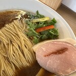 めん処 きよ洲 - 2種類のチャーシューが旨い。パプリカが美しい