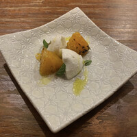 CASA UOKIN 神楽坂 - カプレーゼ〜トマトではなく〜酸味のあるオレンジ〜チーズとの相性バッチリ〜˚✧₊⁎