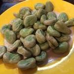 地球屋にんげん亭 - 山盛りの空豆 ¥300