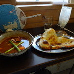 カンペシーノ - チキンカレーとナン