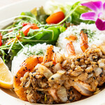 MoanaLagoon - ガーリックシュリンプ丼。からも食べられます！