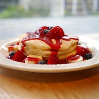 ウォルプタス 東京駅グランルーフ店 - ベリーベリーパンケーキ