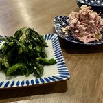 ボクらのキッチン - 左、菜の花ナムル　右、ササミのしば漬タルタル