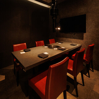 スポーツ観戦も楽しめる個室を完備。お子様連れにも最適