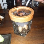 イエノミ ナニワ 301 - うずら卵燻製の様子…上にチップを乗せて火で炙ると…