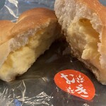 食パン工房 むぎ - 「クリームパン」(断面撮影)