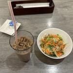 インディアンレストラン サイノ 橋本店 - アイスチャイ、サラダ