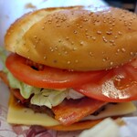 マクドナルド - トマト3枚追加でメチャクチャな見た目となりました