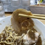 ぶたのほし - チャーシュー リフトアップ