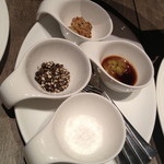 お好みで味を変えながら楽しめます。個人的にはあまり色々味付けしない方が美味しいと思います。