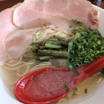 鶏一心 やなぎ麺業 - 澄まし豚骨ネギ増しです