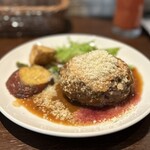 トラットリア ヴィヴァーチェ - チーズハンバーグ